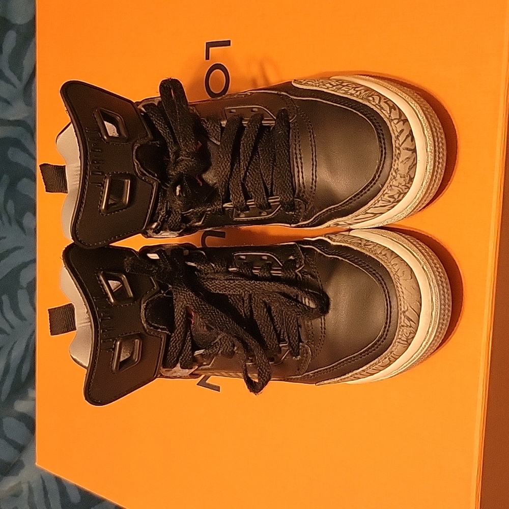 Boys shoes
